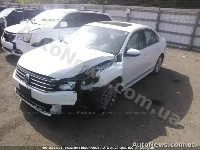 2016 Volkswagen Passat, VIN 1VWBT7A31GC012486 — фото 2 (iaai)