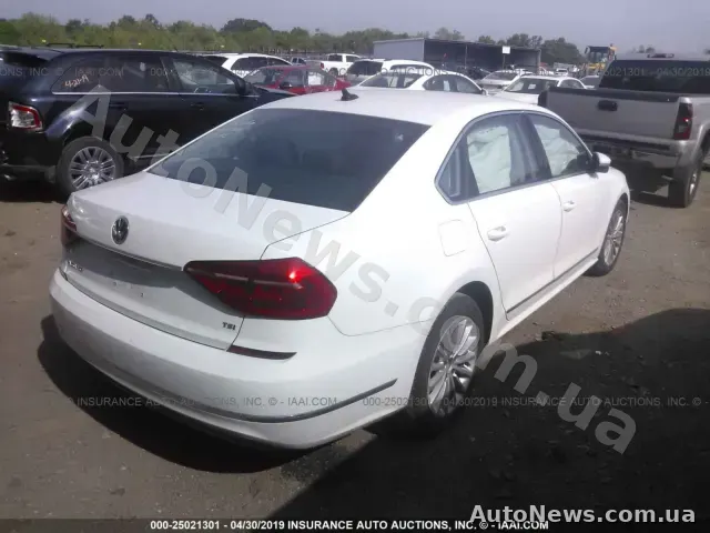 2016 Volkswagen Passat, VIN 1VWBT7A31GC012486 — фото 4 (iaai)