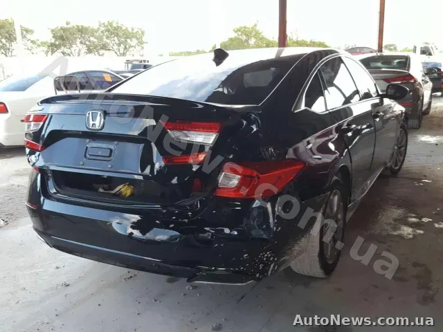 2017 Honda Accord, VIN 1HGCV1F15JA019354, держномер КА5022ОО — фото 4 (copart)