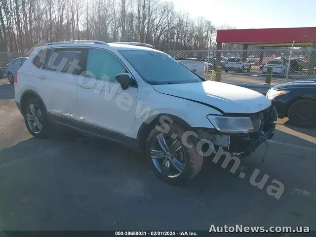 2020 Volkswagen Tiguan, VIN 3VV2B7AX2LM120084 — фото 1 (iaai)