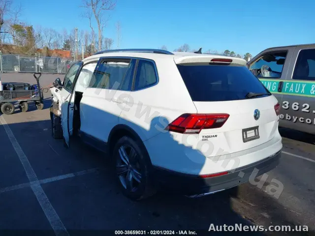 2020 Volkswagen Tiguan, VIN 3VV2B7AX2LM120084 — фото 3 (iaai)