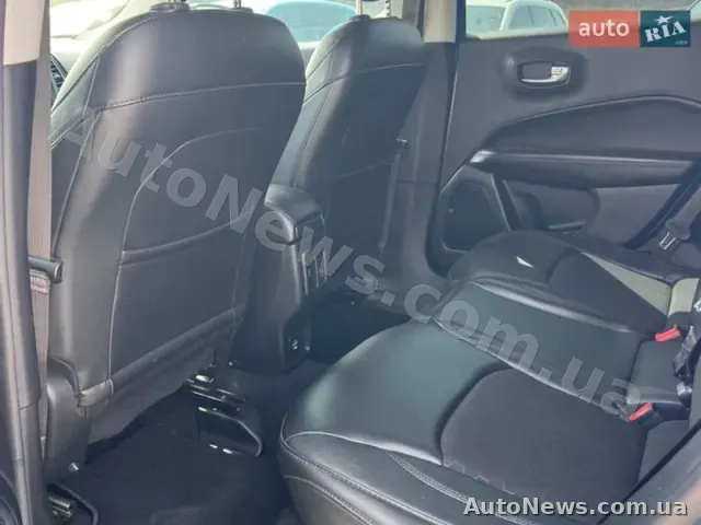 2018 Jeep Compass, VIN 3C4NJCBB6JT471450 — photo 10 (autoria)