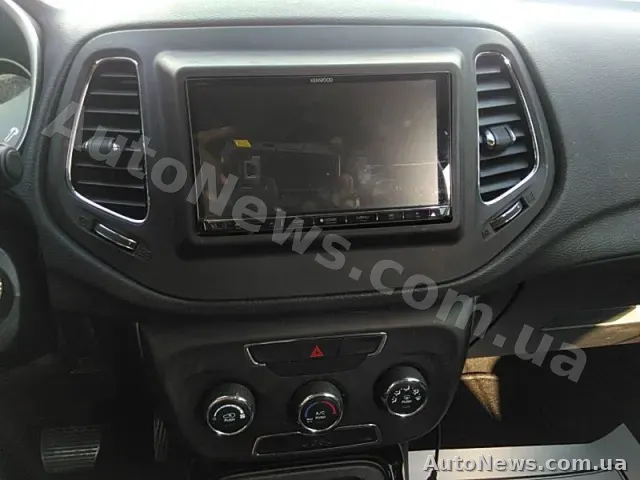 2018 Jeep Compass, VIN 3C4NJCBB6JT471450 — photo 4 (manheim)