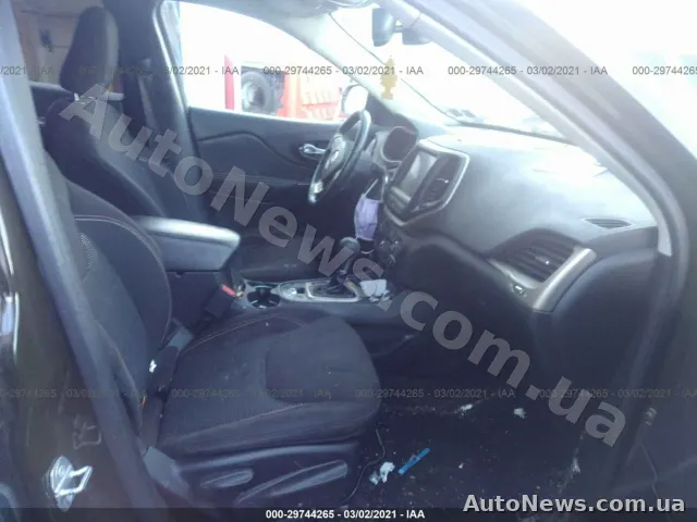 2016 Jeep Cherokee — photo 5 (iaai)