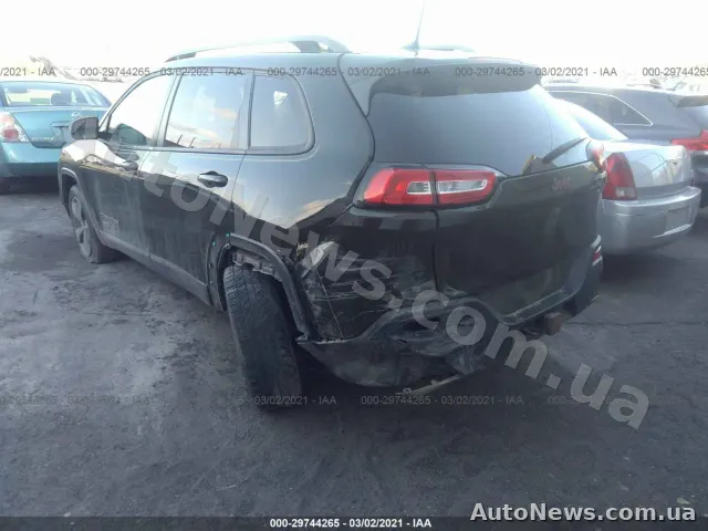2016 Jeep Cherokee — photo 6 (iaai)