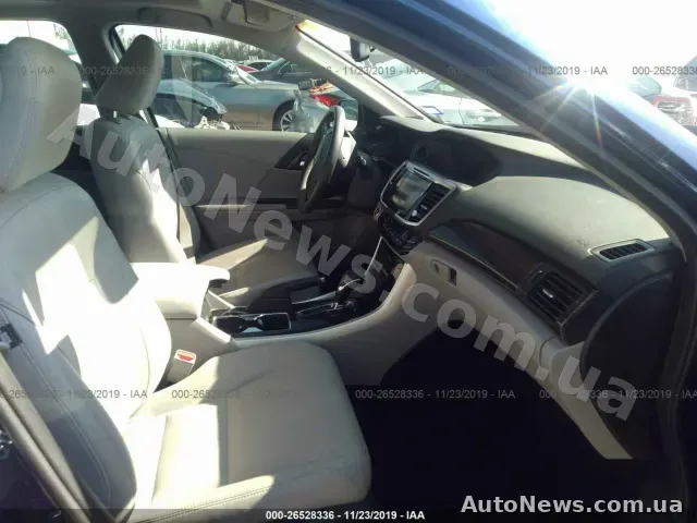 2016 Honda Accord, VIN 1HGCR3F02HA012055, nr rej. КА8562КТ — zdjęcie 16 (iaai)