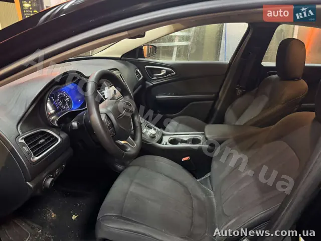 2015 Chrysler 200 — zdjęcie 13 (autoria)