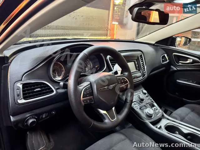 2015 Chrysler 200 — zdjęcie 21 (autoria)