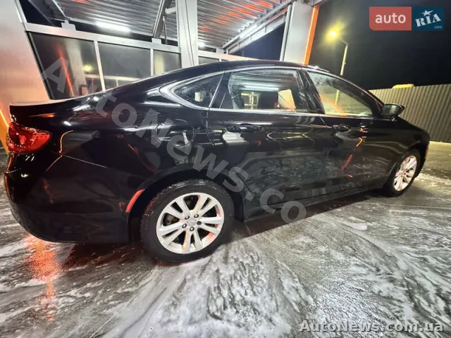 2015 Chrysler 200 — zdjęcie 7 (autoria)
