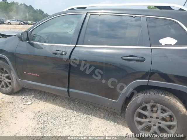 2018 Jeep Cherokee, VIN 1C4PJLCB1JD596272, госномер СА8822ВТ — фото 14 (iaai)
