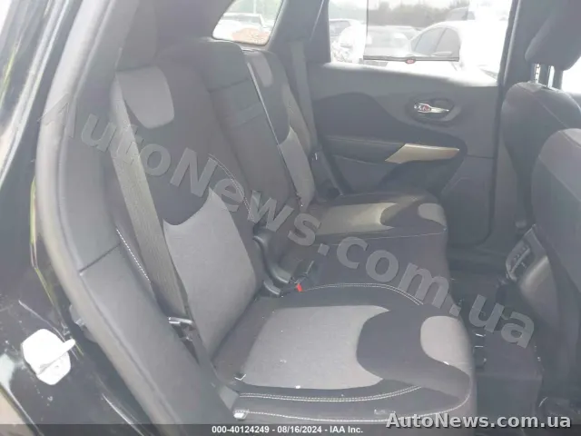 2018 Jeep Cherokee, VIN 1C4PJLCB1JD596272, госномер СА8822ВТ — фото 8 (iaai)