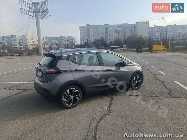 2021 Chevrolet Bolt, VIN 1G1FX6S01N4101871 — zdjęcie 5 (autoria)