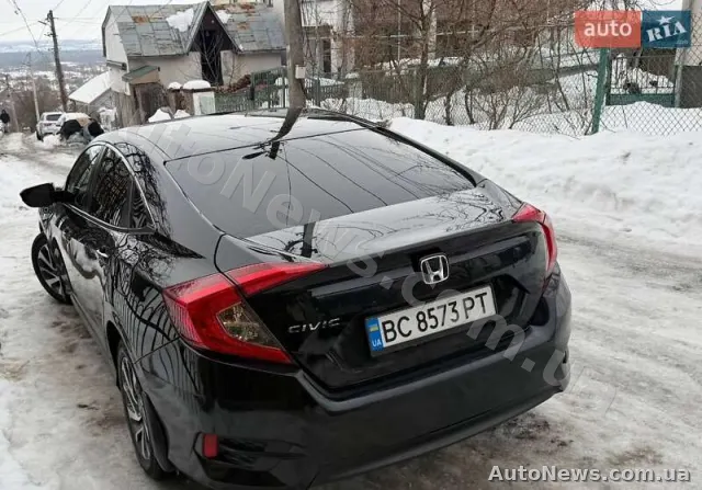 2016 Honda Civic — фото 10 (autoria)