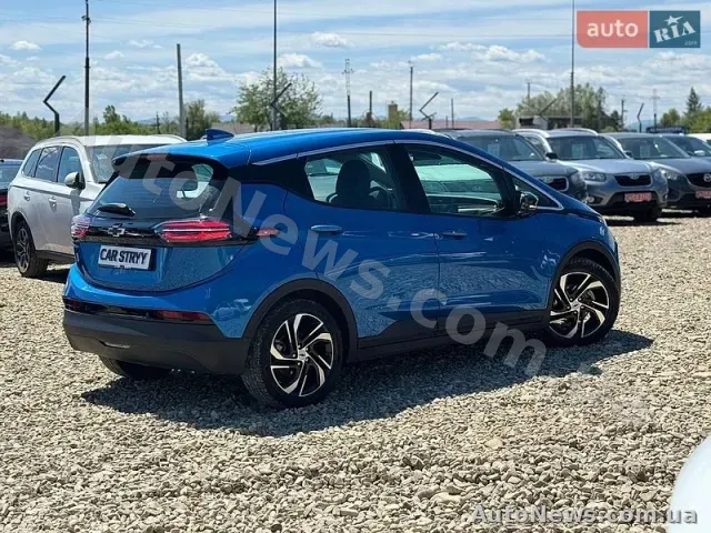 2022 Chevrolet Bolt, VIN 1G1FX6S04N4133410 — zdjęcie 3 (autoria)