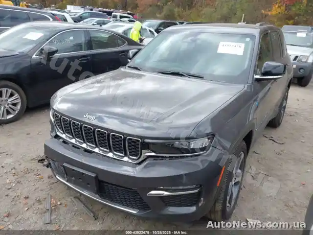 2023 Jeep Grand Cherokee 4XE, VIN 1C4RJYB65PC588992 — фото 2 (iaai)